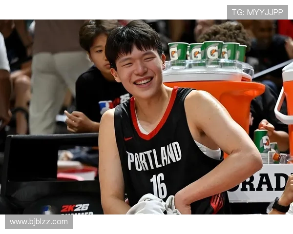 斯普利特肯定杨瀚森投篮三分